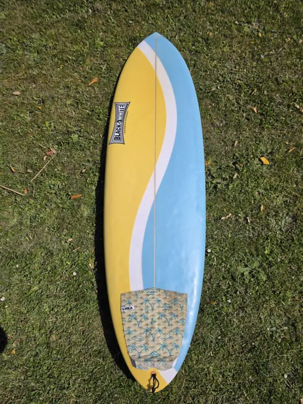 Black & White 5'10 Used Surfboard – Croyde