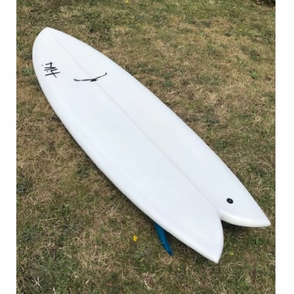 SECOND HAND SURFBOARD - Tiki Fish (Twin Fin)