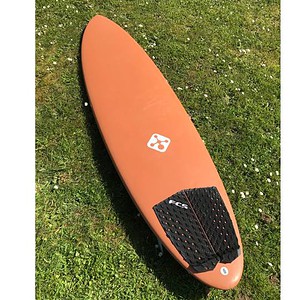 Second hand minimal surfboard hotsell